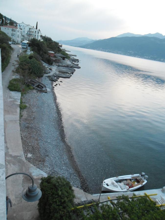 Apartments Petrovic Tivat Buitenkant foto