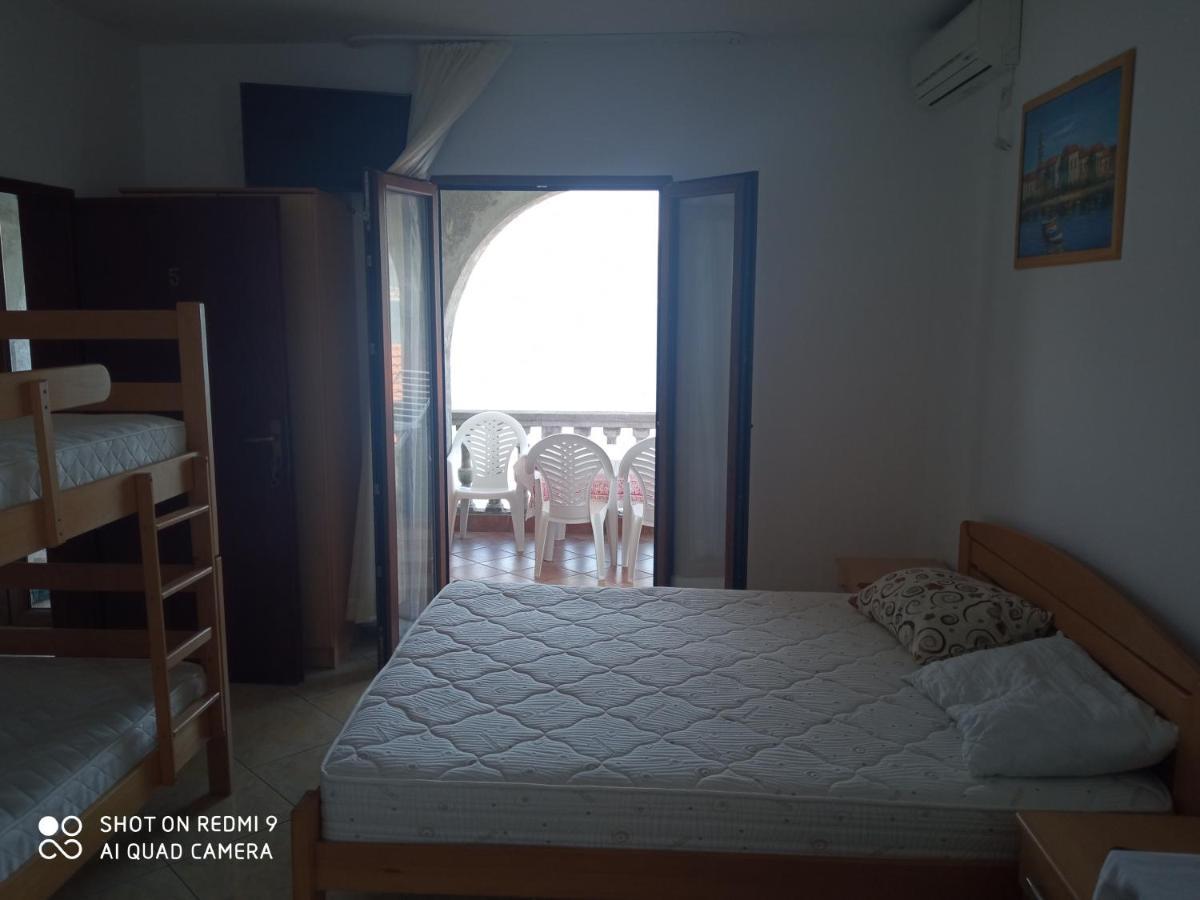 Apartments Petrovic Tivat Buitenkant foto