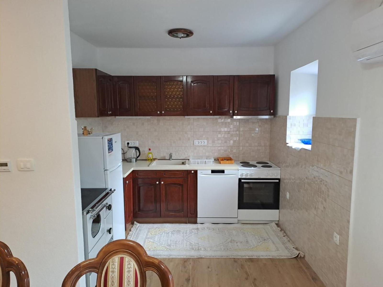 Apartments Petrovic Tivat Buitenkant foto