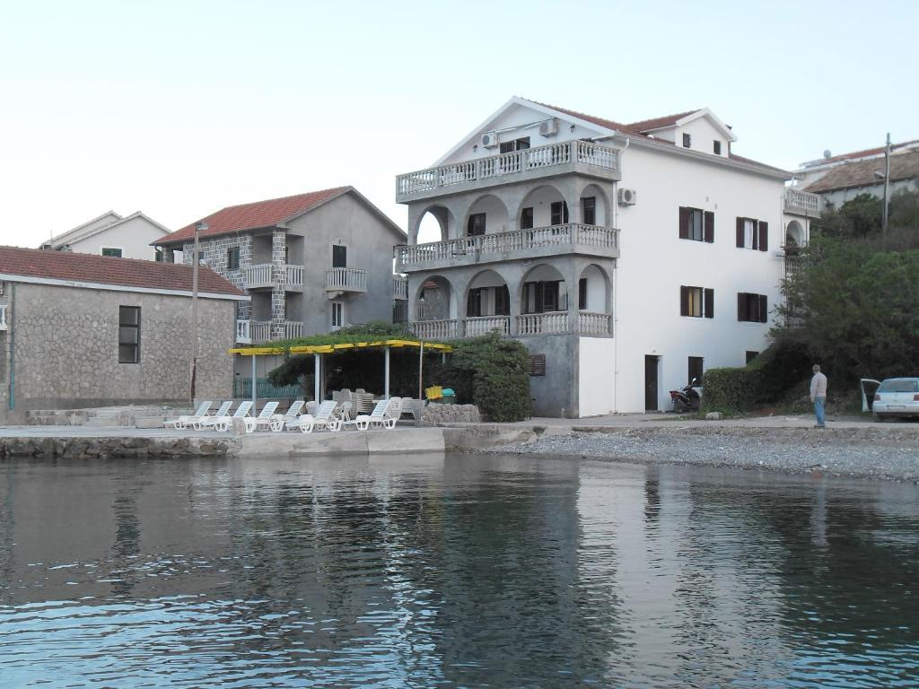 Apartments Petrovic Tivat Buitenkant foto