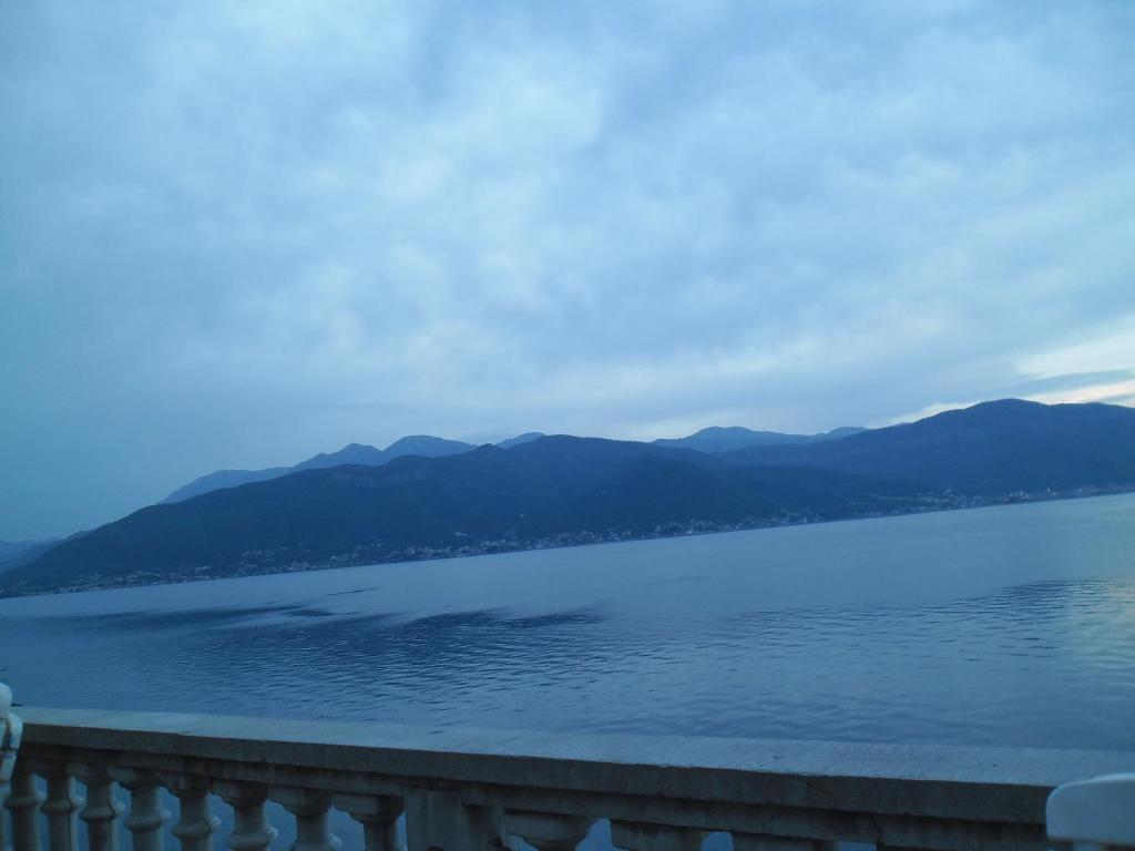 Apartments Petrovic Tivat Buitenkant foto