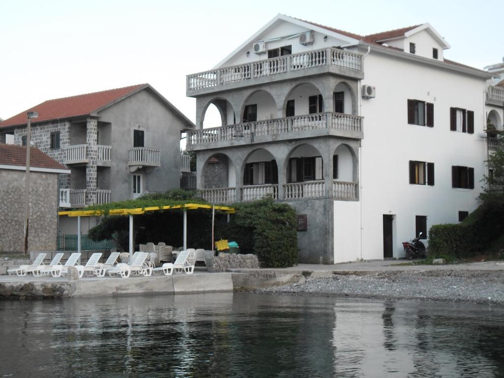 Apartments Petrovic Tivat Buitenkant foto
