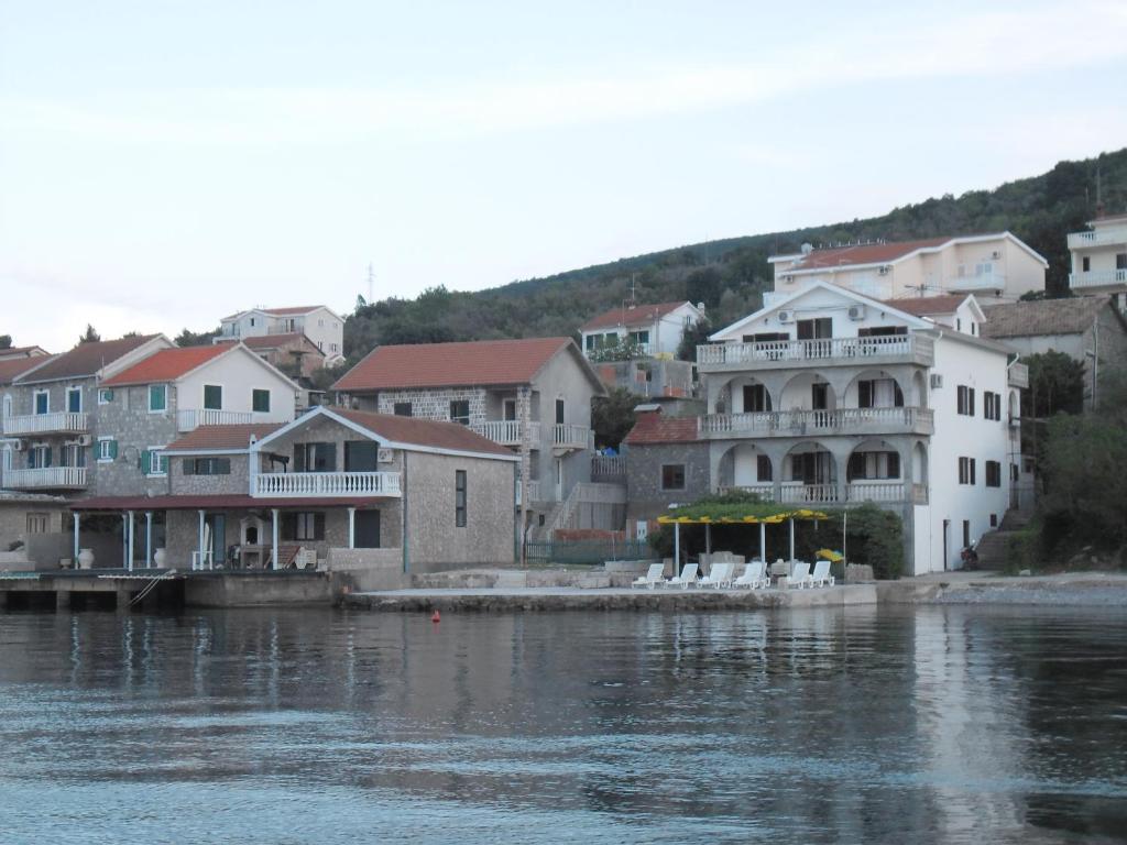 Apartments Petrovic Tivat Buitenkant foto