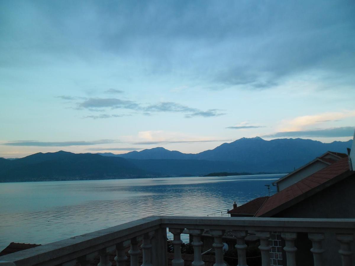 Apartments Petrovic Tivat Buitenkant foto